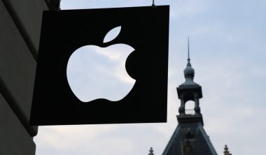 apple 380x222 - De l'Apple I à l'iPhone X, une brève histoire de la marque à la pomme