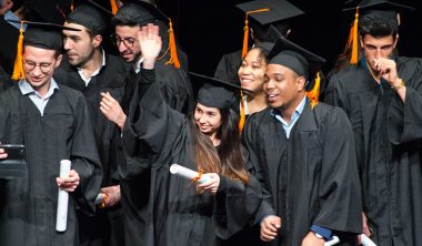 une remise diplomes 380x222 - Remise des diplômes : la promo 2017 de l'IIM, l'école du digital