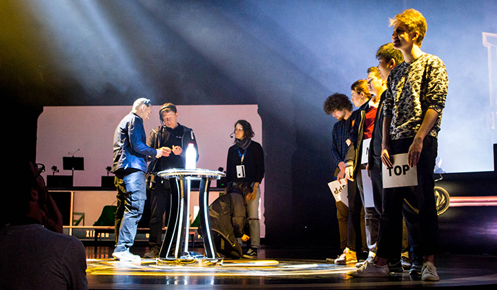 esport figurant msi scene - Les étudiants de la section e-sport dans les coulisses du MSI