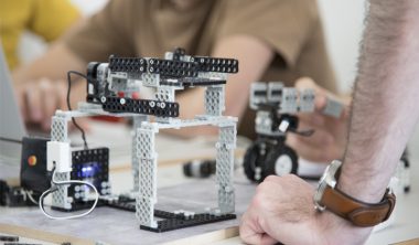 Educabot iim robotique 380x222 - Réaliser une chaîne de production robotisée avec l'association Educabot