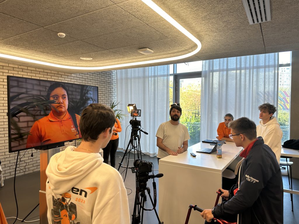 Inside IIM : découvrir le quotidien d’un étudiant pendant une après-midi ! inside iim audiovisuel 1024x768 - Inside IIM : découvrir le quotidien d’un étudiant pendant une après-midi !